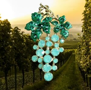 Elegant Green and Silver Grape Cluster Pendant